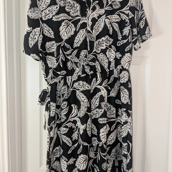 Ann Taylor Black and White Leaf Mini Dress - Picture 6 of 7